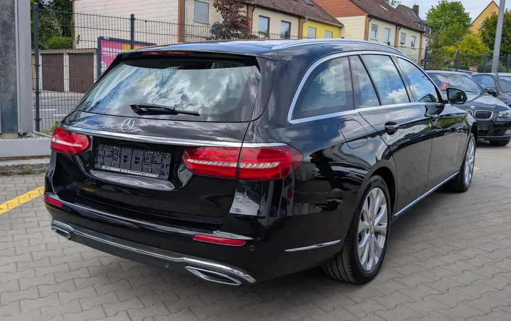 Mercedes-Benz E 350 d T Exclusive*2.Hd*Dis+*AHK*LED*SH*360°LUFT 03/2017-photo-4