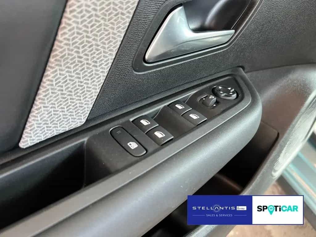 Citroën C4 1.2 PureTech 130 Max Aut. LED, HuD, KAMERA 12/2024-photo-17