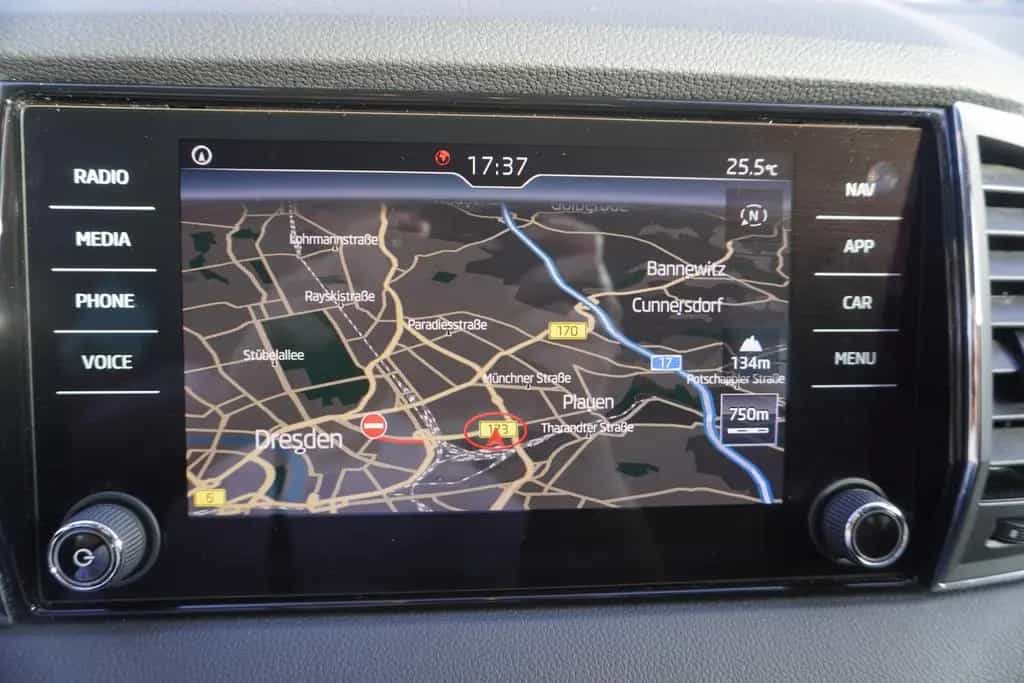 Skoda Karoq 1.5 16V TSI Style DSG LED Navi Sitzheizung 07/2018-photo-13