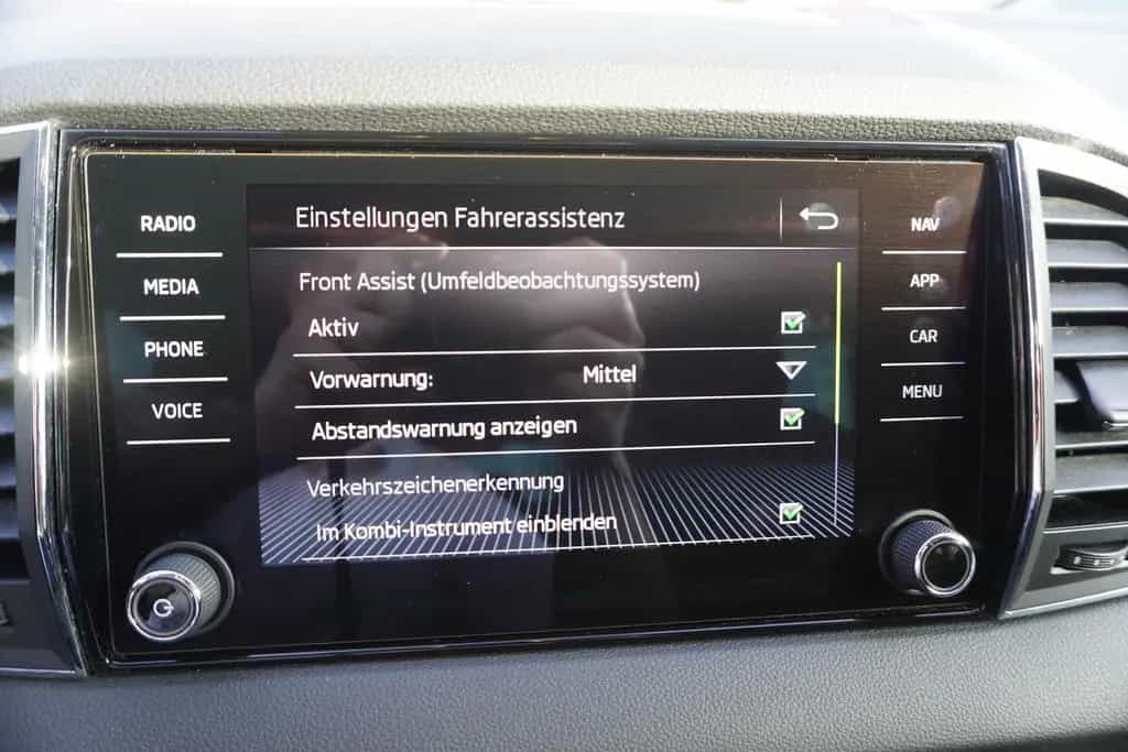 Skoda Karoq 1.5 16V TSI Style DSG LED Navi Sitzheizung 07/2018-photo-16