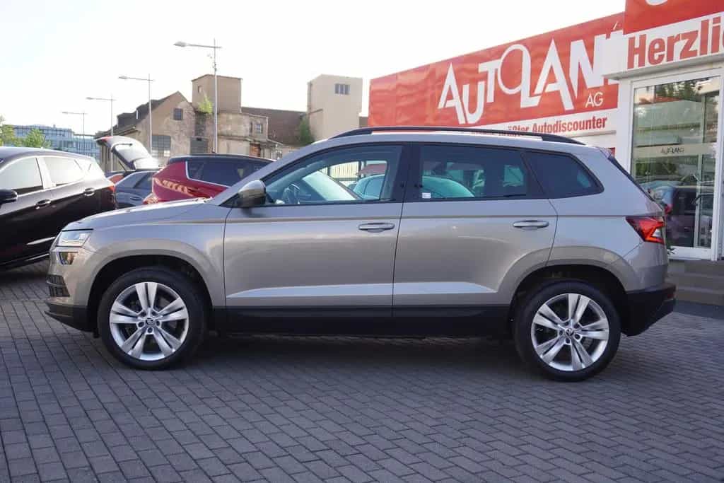 Skoda Karoq 1.5 16V TSI Style DSG LED Navi Sitzheizung 07/2018-photo-2