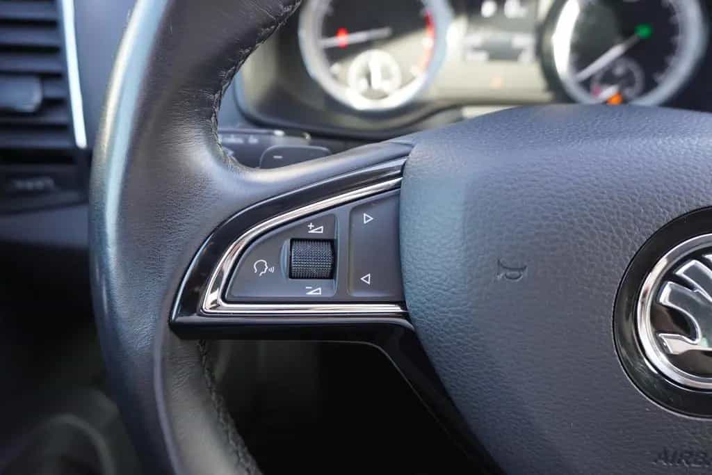 Skoda Karoq 1.5 16V TSI Style DSG LED Navi Sitzheizung 07/2018-photo-20