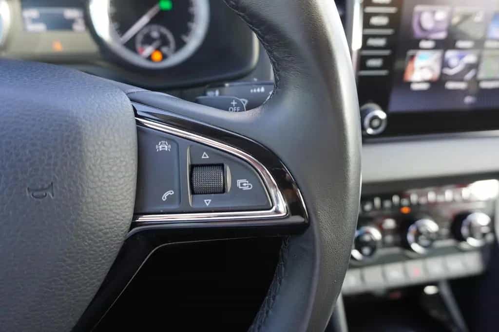 Skoda Karoq 1.5 16V TSI Style DSG LED Navi Sitzheizung 07/2018-photo-21