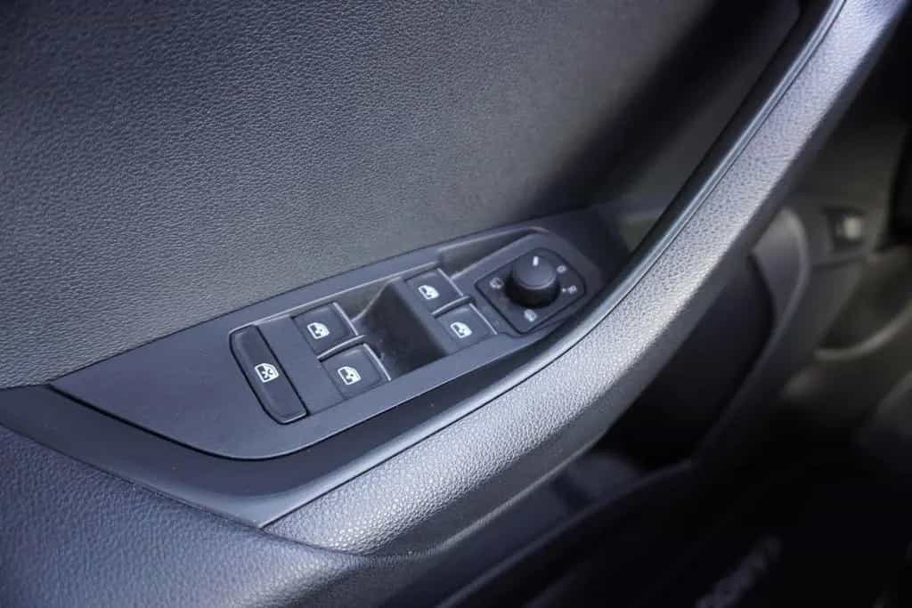Skoda Karoq 1.5 16V TSI Style DSG LED Navi Sitzheizung 07/2018-photo-25