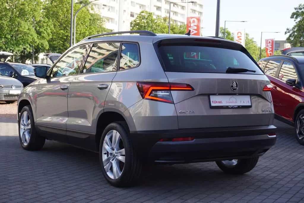 Skoda Karoq 1.5 16V TSI Style DSG LED Navi Sitzheizung 07/2018-photo-3