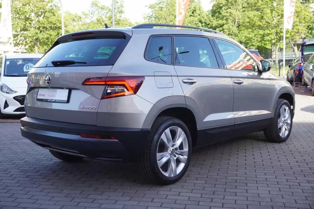 Skoda Karoq 1.5 16V TSI Style DSG LED Navi Sitzheizung 07/2018-photo-5