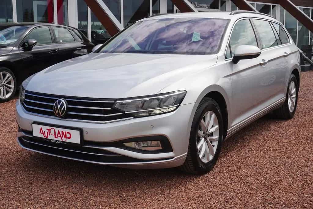 Volkswagen Passat Variant 1.5 TSI DSG LED Navi ACC Kamera 01/2021-photo-1