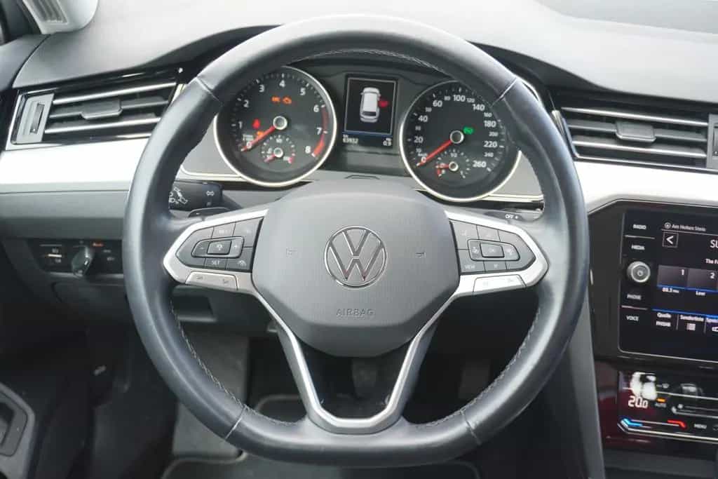 Volkswagen Passat Variant 1.5 TSI DSG LED Navi ACC Kamera 01/2021-photo-16