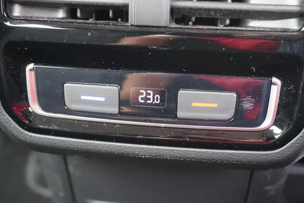 Volkswagen Passat Variant 1.5 TSI DSG LED Navi ACC Kamera 01/2021-photo-27