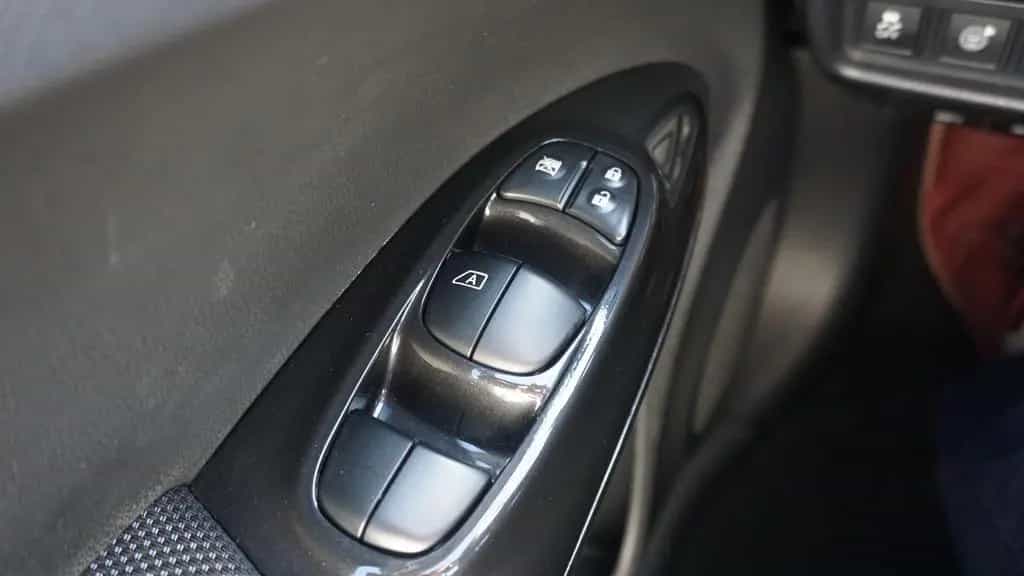 Nissan Juke 1.6 DIG-T N-Connecta 4x4 Xenon Navi Kamera 02/2018-photo-16