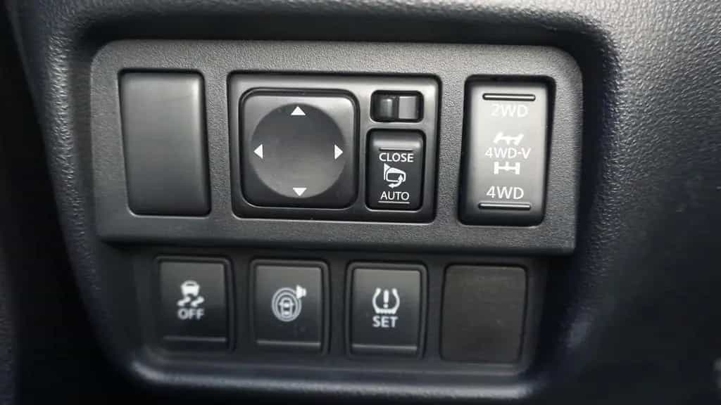 Nissan Juke 1.6 DIG-T N-Connecta 4x4 Xenon Navi Kamera 02/2018-photo-17