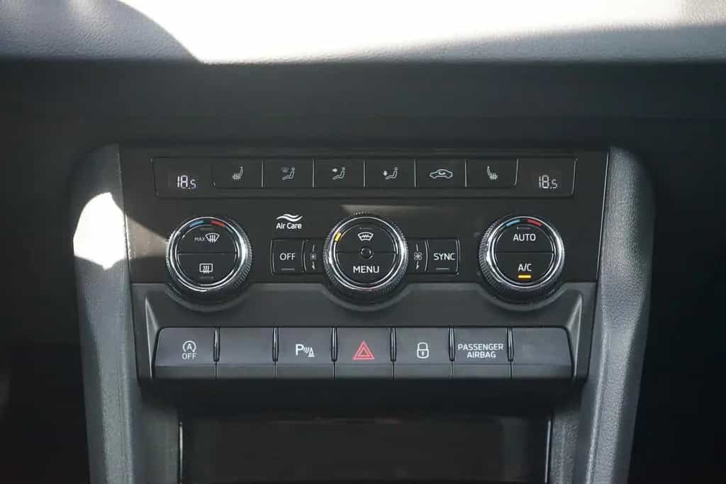 Skoda Karoq 1.5 TSI Style LED Navi ACC Kamera DAB USB 03/2023-photo-11