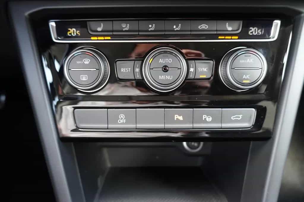 Volkswagen Touran 1.4 TSI Join Navi Kamera ACC LED DAB PDC 07/2018-photo-21