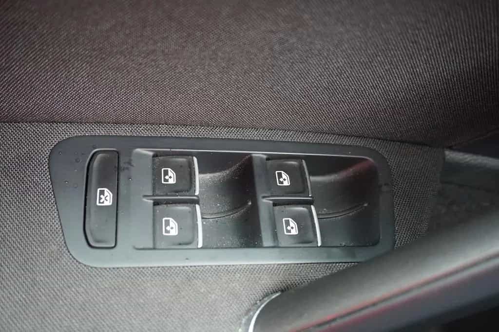 Volkswagen Golf VII 1.5 TSI Highline LED Navi AHK ACC PDC 09/2018-photo-14