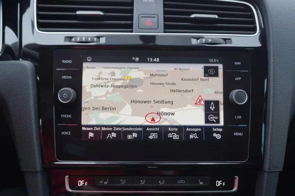 Volkswagen Golf VII 1.5 TSI Highline LED Navi AHK ACC PDC 09/2018-photo-24