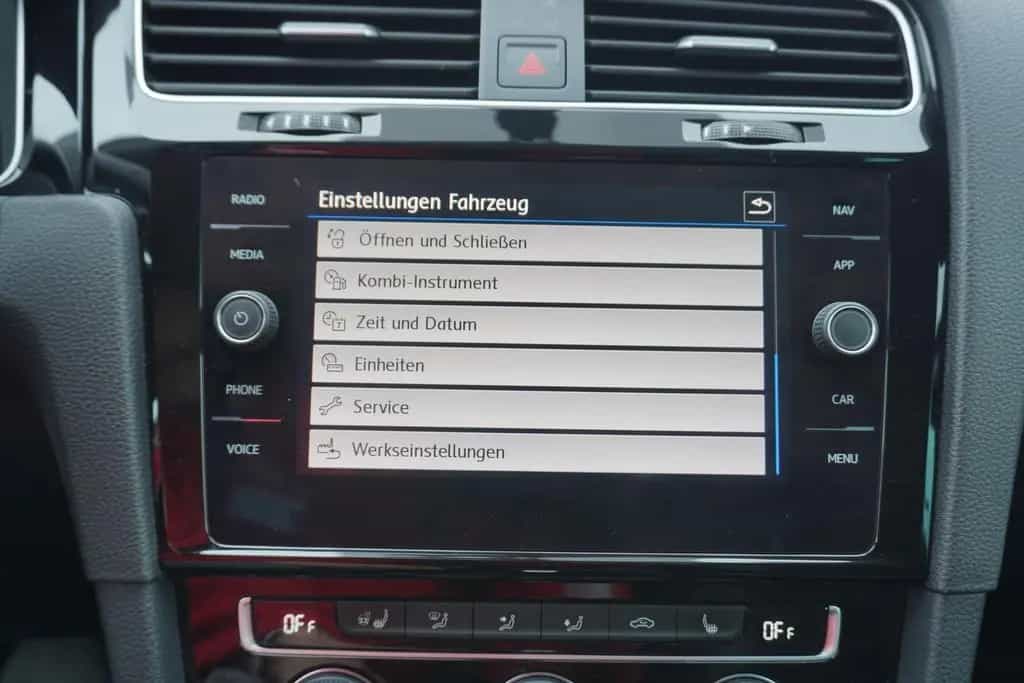 Volkswagen Golf VII 1.5 TSI Highline LED Navi AHK ACC PDC 09/2018-photo-26