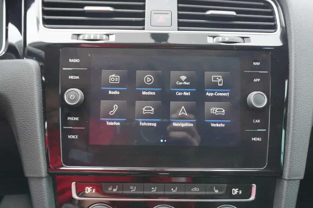 Volkswagen Golf VII 1.5 TSI Highline LED Navi AHK ACC PDC 09/2018-photo-27