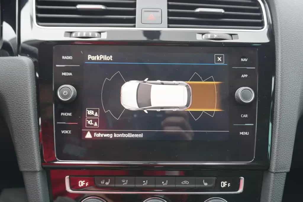 Volkswagen Golf VII 1.5 TSI Highline LED Navi AHK ACC PDC 09/2018-photo-28