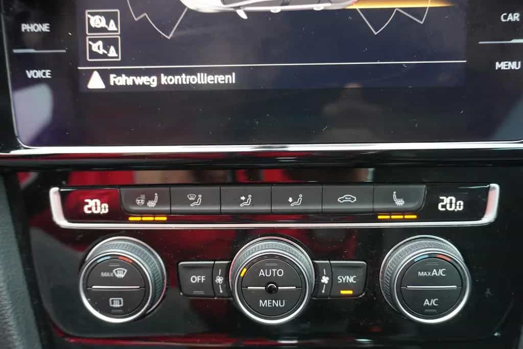 Volkswagen Golf VII 1.5 TSI Highline LED Navi AHK ACC PDC 09/2018-photo-29