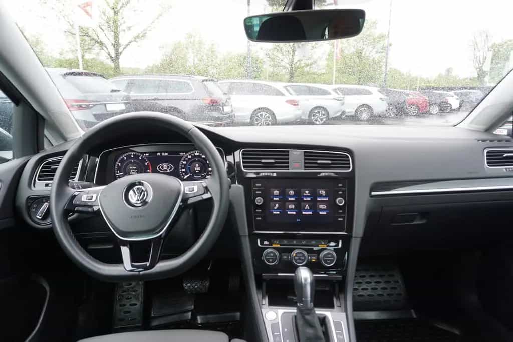 Volkswagen Golf VII 1.5 TSI Highline LED Navi AHK ACC PDC 09/2018-photo-33