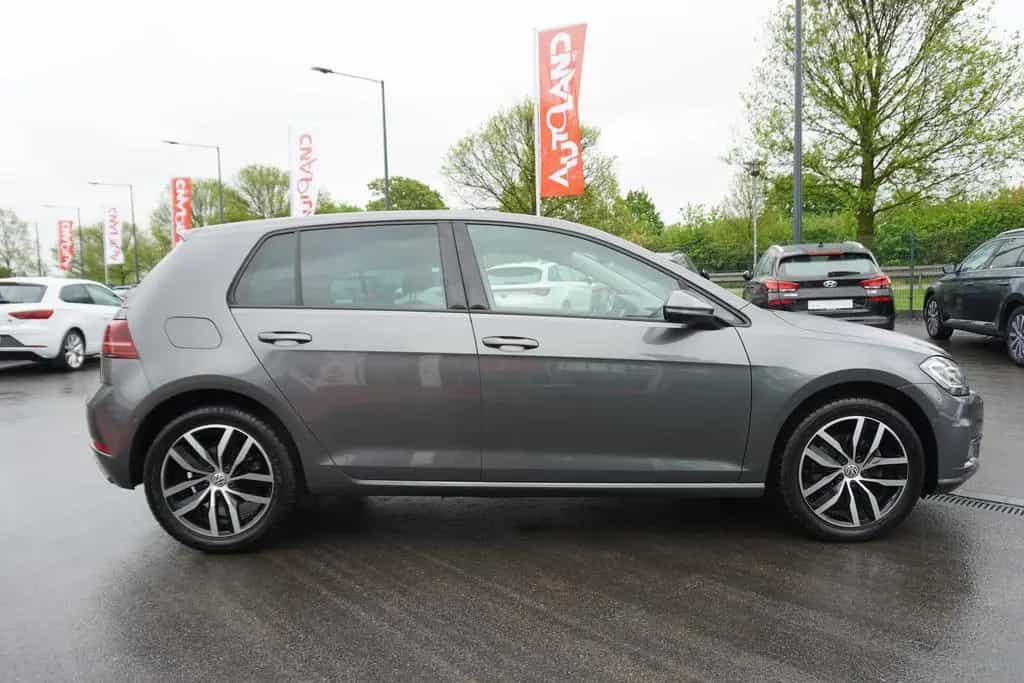 Volkswagen Golf VII 1.5 TSI Highline LED Navi AHK ACC PDC 09/2018-photo-4