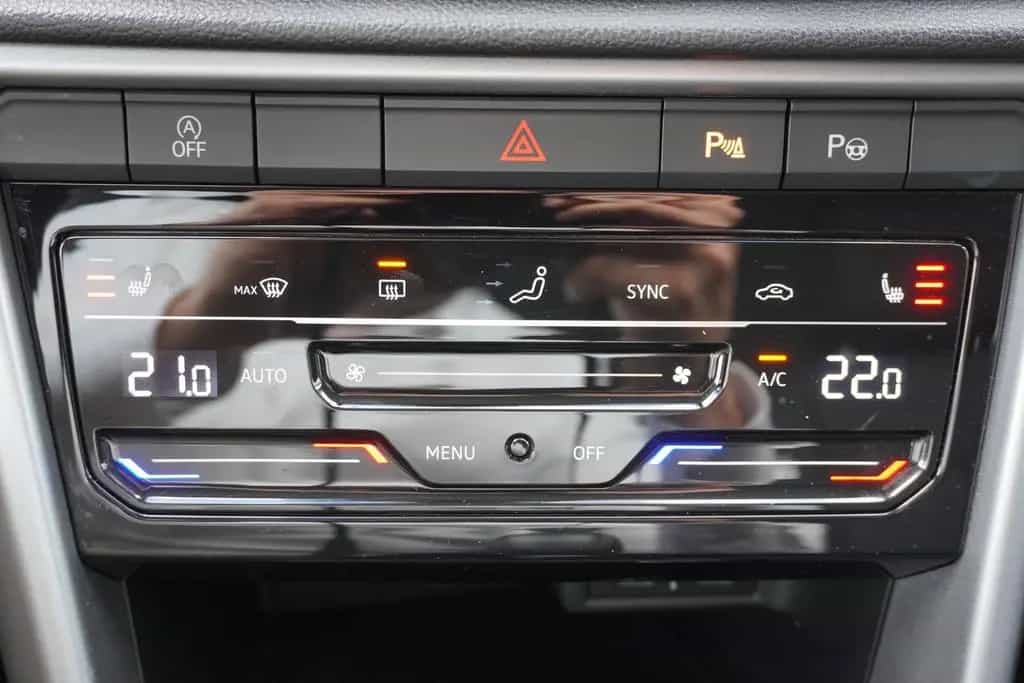 Volkswagen T-Roc 1.0 TSI LED Navi Tempomat 02/2023-photo-16