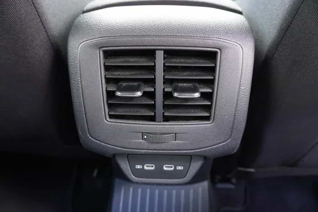 Volkswagen T-Roc 1.0 TSI LED Navi Tempomat 02/2023-photo-32