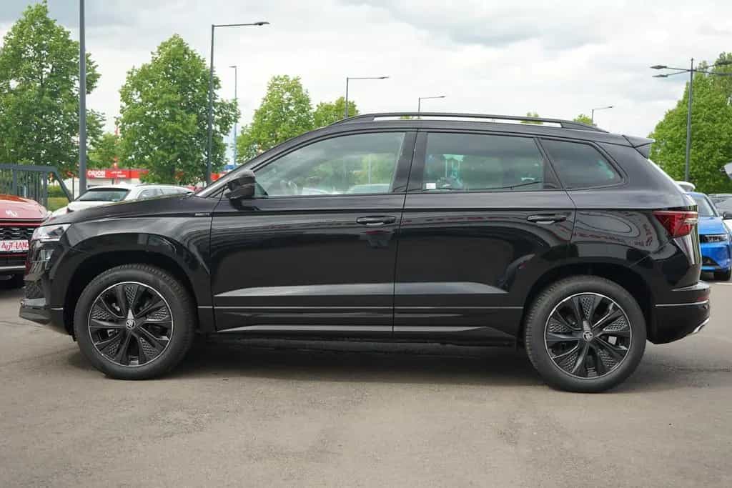 Skoda Karoq Sportline 2.0 TSI DSG 4x4 Matrix AHK Pano 04/2026-photo-3