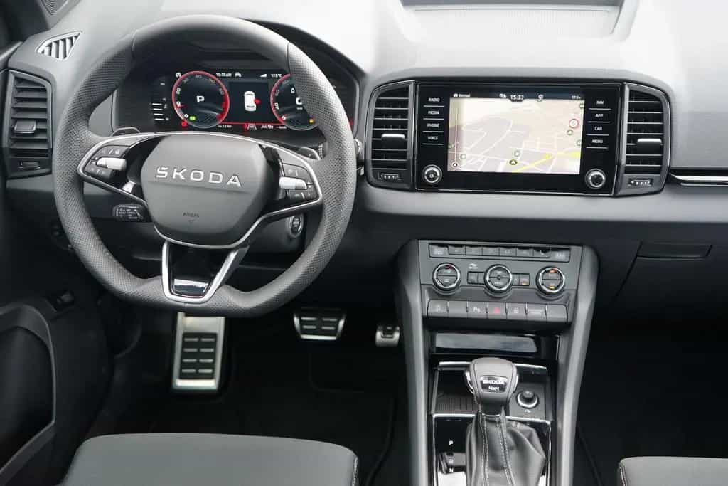 Skoda Karoq Sportline 2.0 TSI DSG 4x4 Matrix AHK Pano 04/2026-photo-7