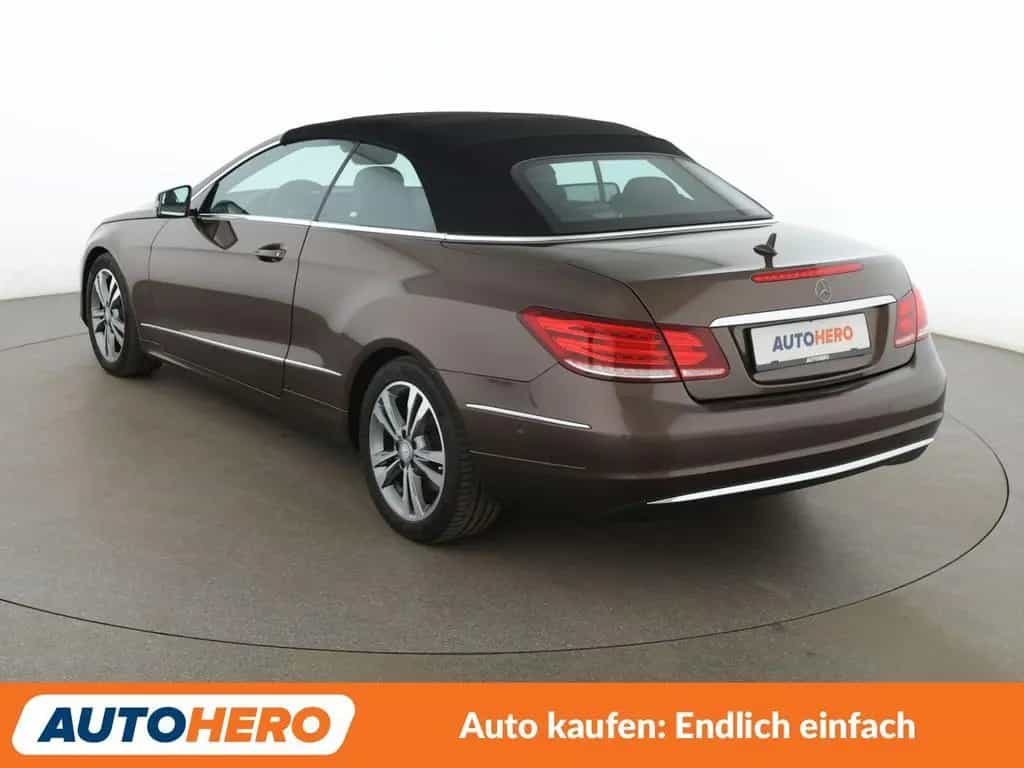 Mercedes-Benz E 200 CGI Aut.*NAVI*LED*TEMPO*PDC*SHZ* 04/2016-photo-3