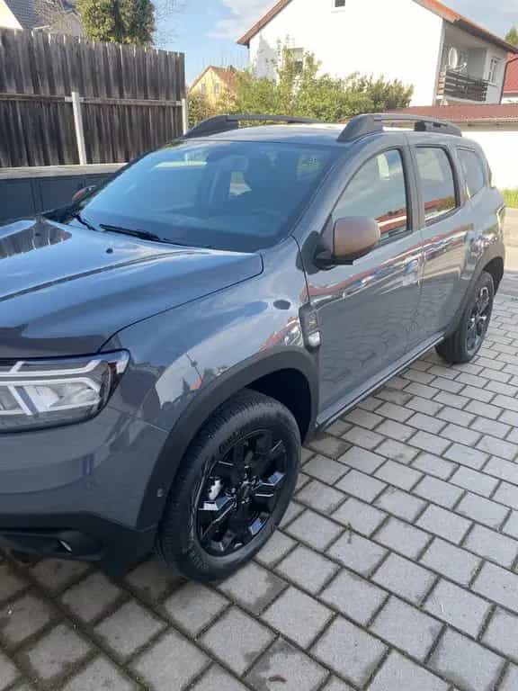 Dacia Duster Extreme TCe 150 EDC + Anhängekupplung 04/2024-photo-1