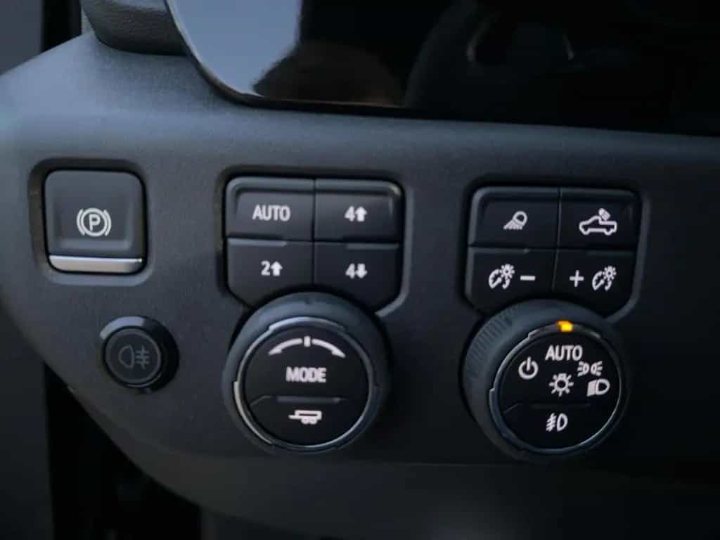 Chevrolet Silverado Trail Boss 6.2 V8 LPG/ Garantie/AHK/Co 01/2026-photo-16