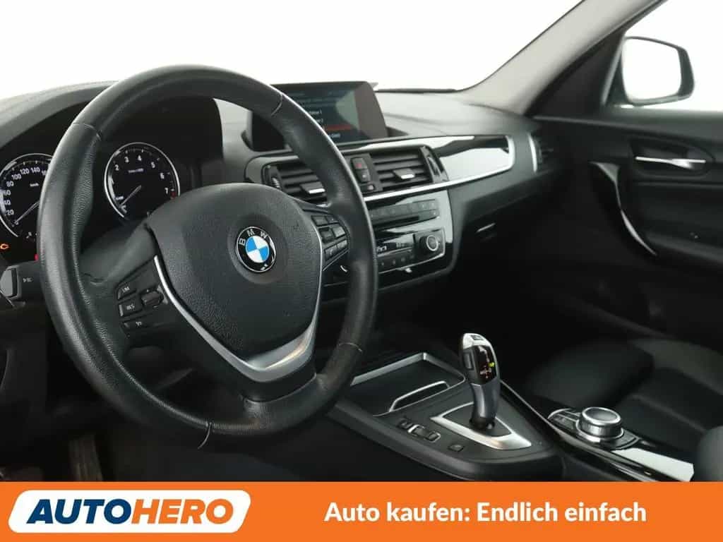BMW 118 i Sport Line Aut.*NAVI*PDC*SHZ*TEMPO*ALU* 12/2018-photo-10
