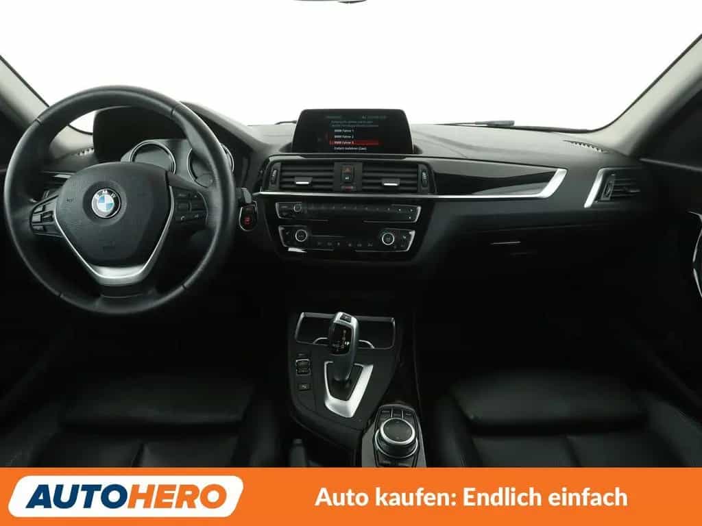 BMW 118 i Sport Line Aut.*NAVI*PDC*SHZ*TEMPO*ALU* 12/2018-photo-11