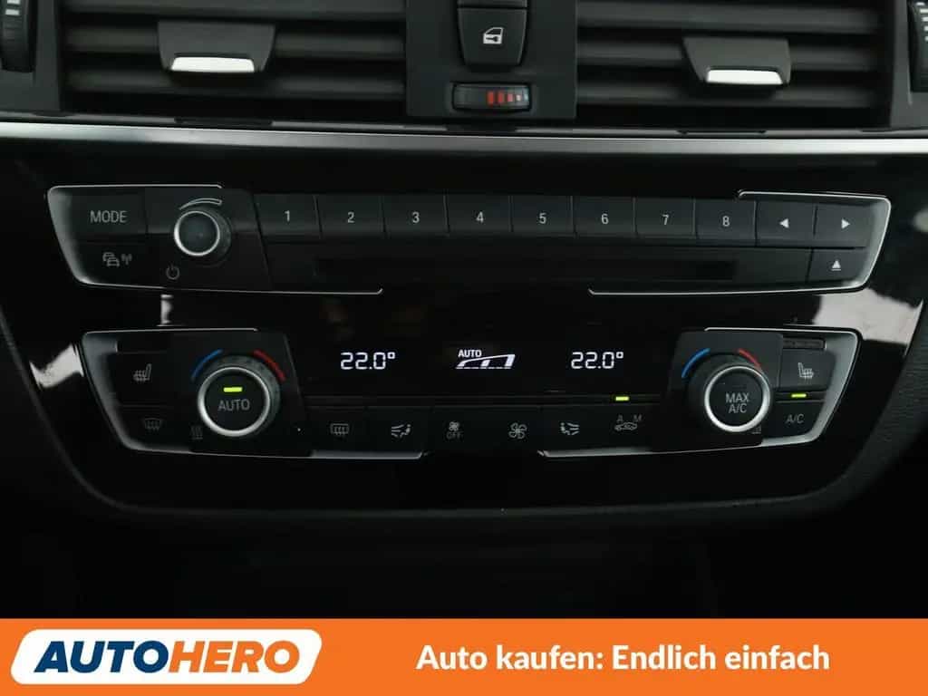 BMW 118 i Sport Line Aut.*NAVI*PDC*SHZ*TEMPO*ALU* 12/2018-photo-22