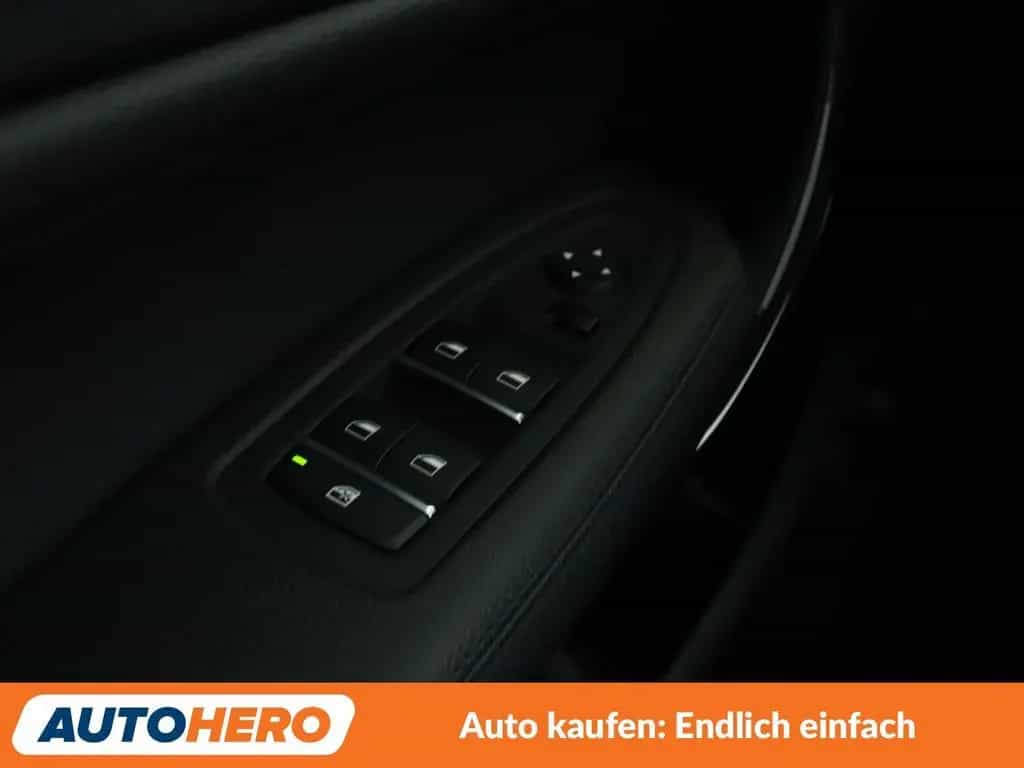 BMW 118 i Sport Line Aut.*NAVI*PDC*SHZ*TEMPO*ALU* 12/2018-photo-27