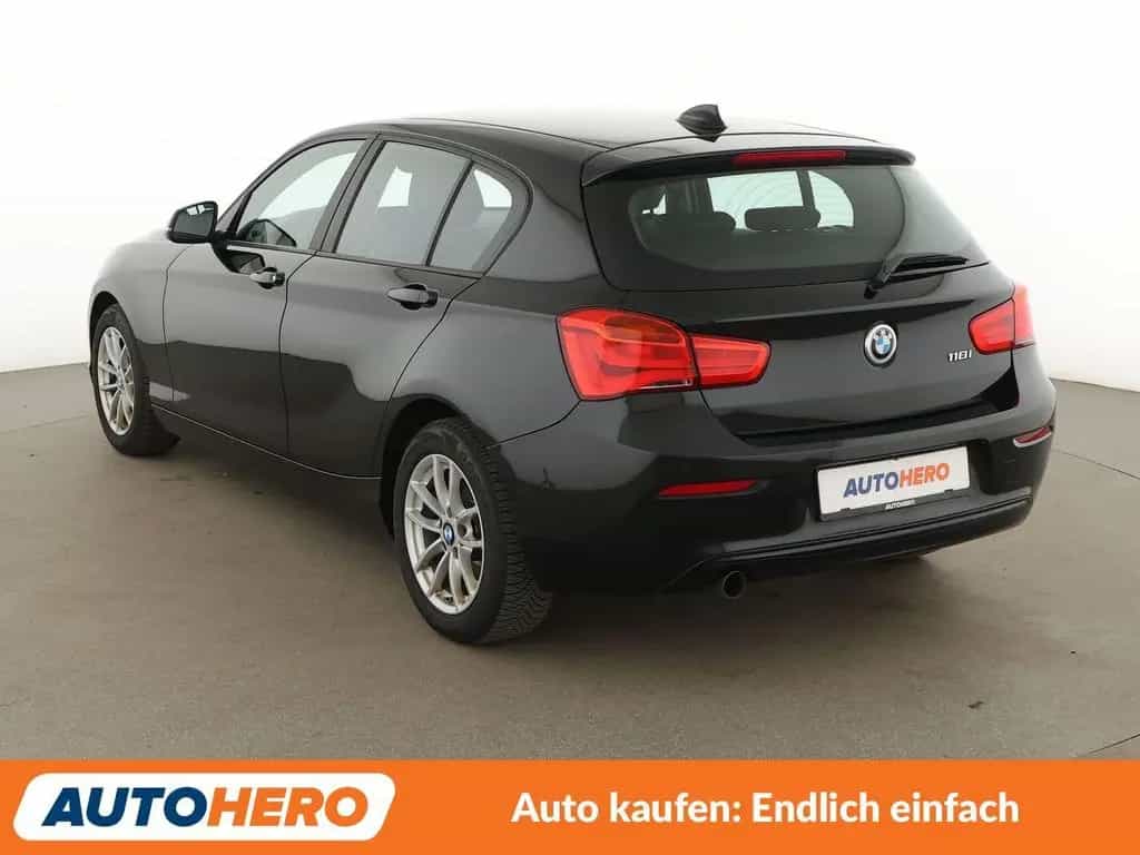 BMW 118 i Sport Line Aut.*NAVI*PDC*SHZ*TEMPO*ALU* 12/2018-photo-3