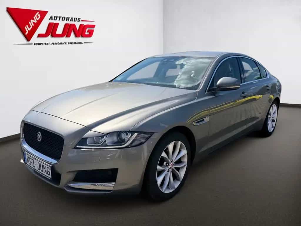 Jaguar XF 20t Portfolio *NAVI*SITZ-HZ.*KAMERA 08/2018-photo-0