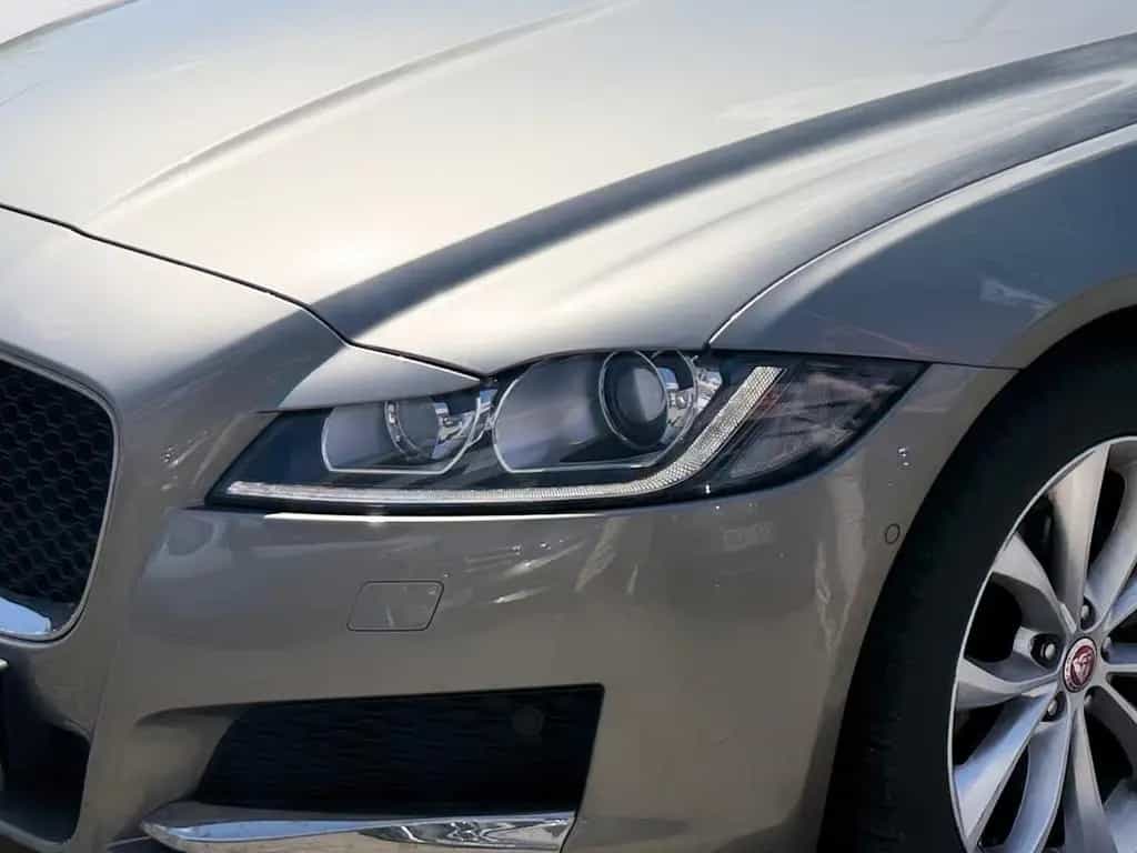 Jaguar XF 20t Portfolio *NAVI*SITZ-HZ.*KAMERA 08/2018-photo-1