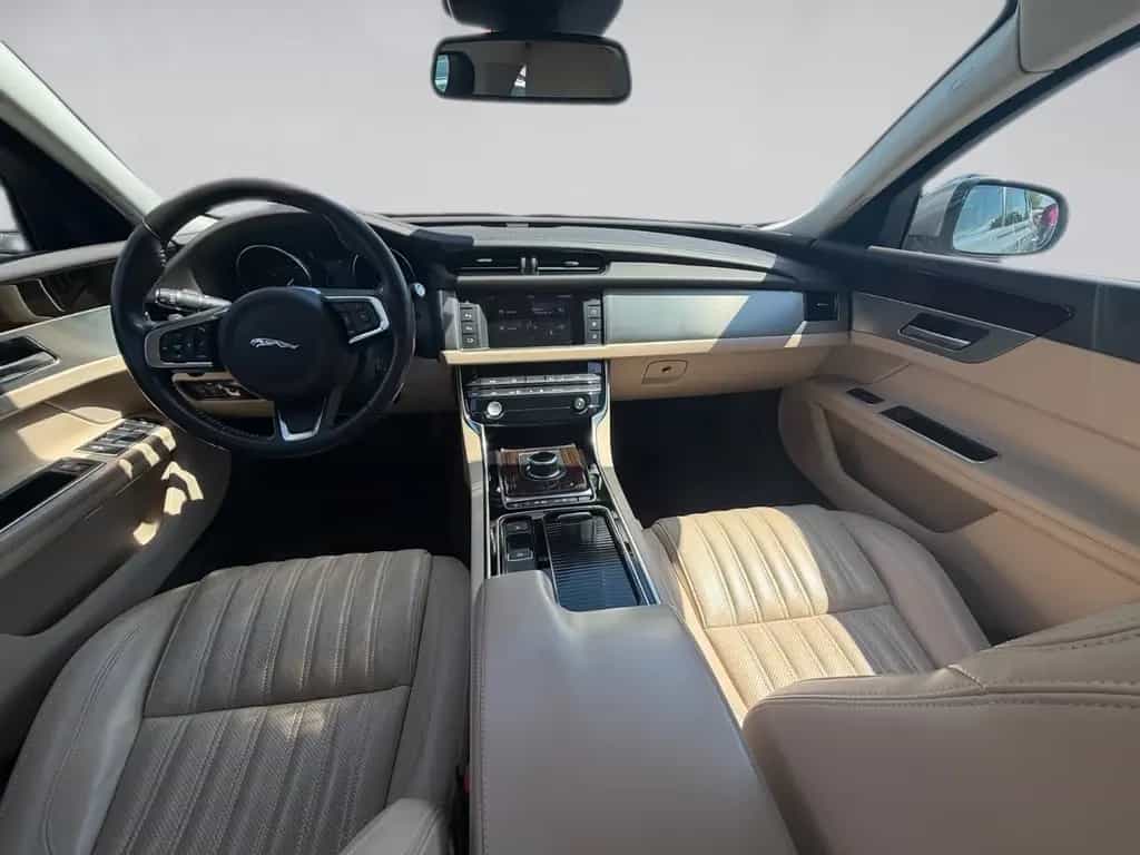 Jaguar XF 20t Portfolio *NAVI*SITZ-HZ.*KAMERA 08/2018-photo-11