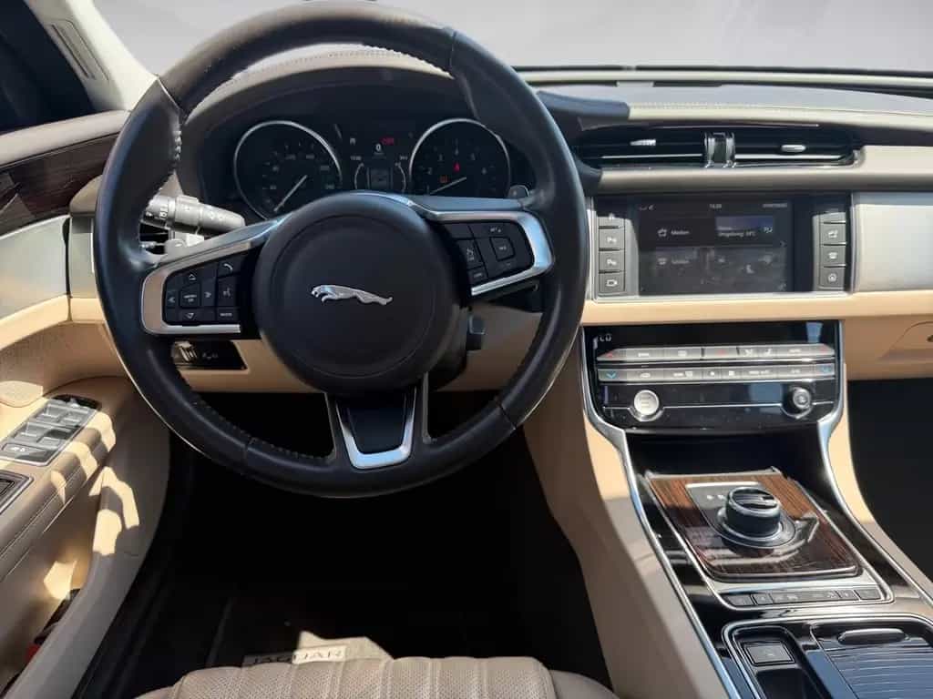 Jaguar XF 20t Portfolio *NAVI*SITZ-HZ.*KAMERA 08/2018-photo-12