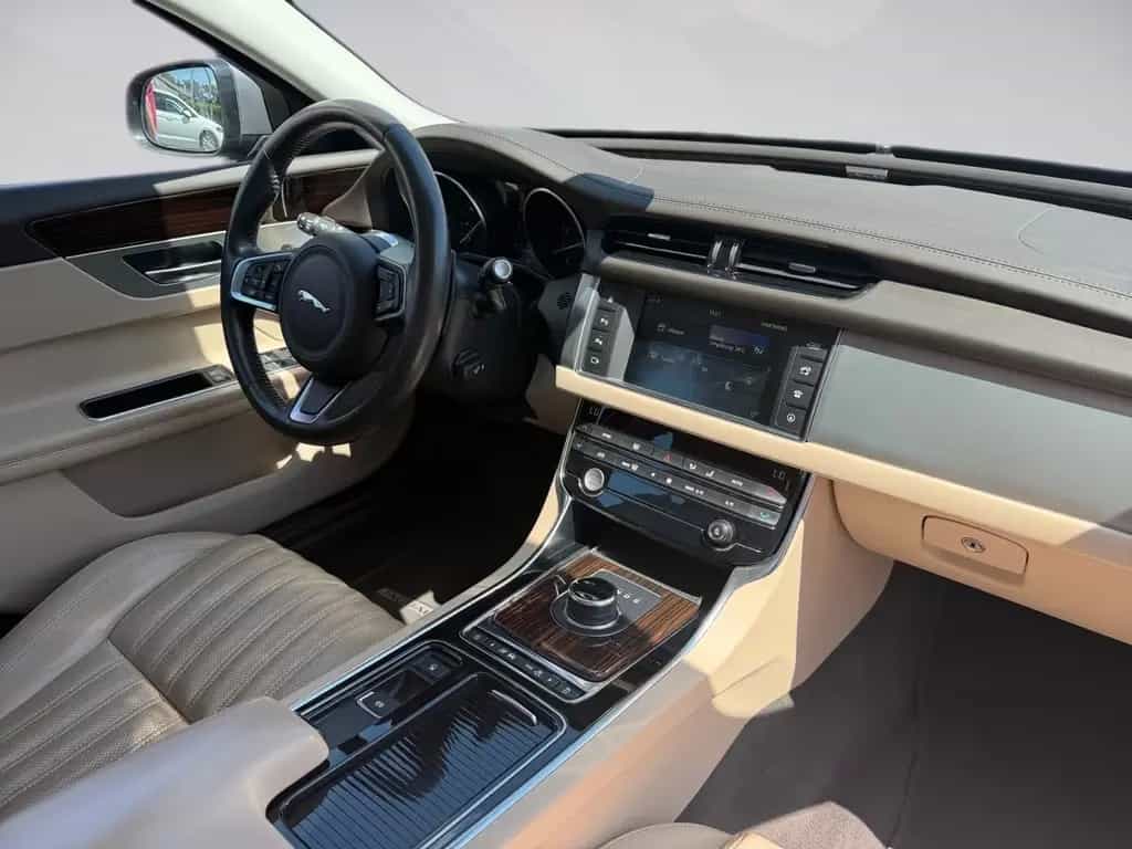 Jaguar XF 20t Portfolio *NAVI*SITZ-HZ.*KAMERA 08/2018-photo-15