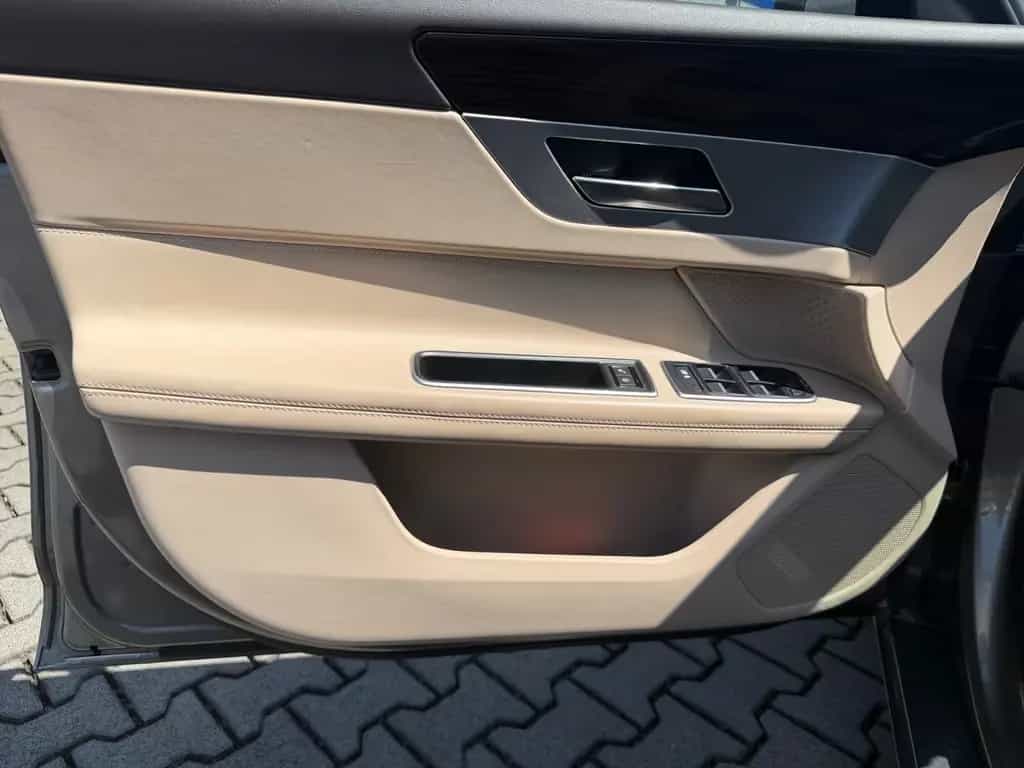 Jaguar XF 20t Portfolio *NAVI*SITZ-HZ.*KAMERA 08/2018-photo-19