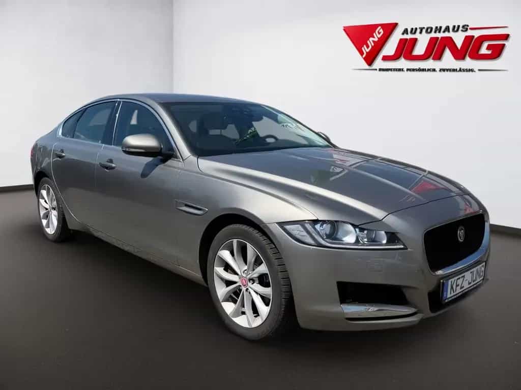 Jaguar XF 20t Portfolio *NAVI*SITZ-HZ.*KAMERA 08/2018-photo-5