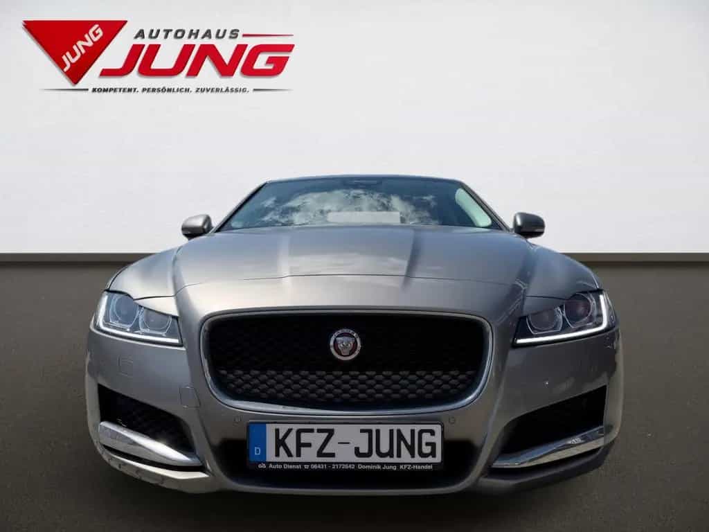 Jaguar XF 20t Portfolio *NAVI*SITZ-HZ.*KAMERA 08/2018-photo-6