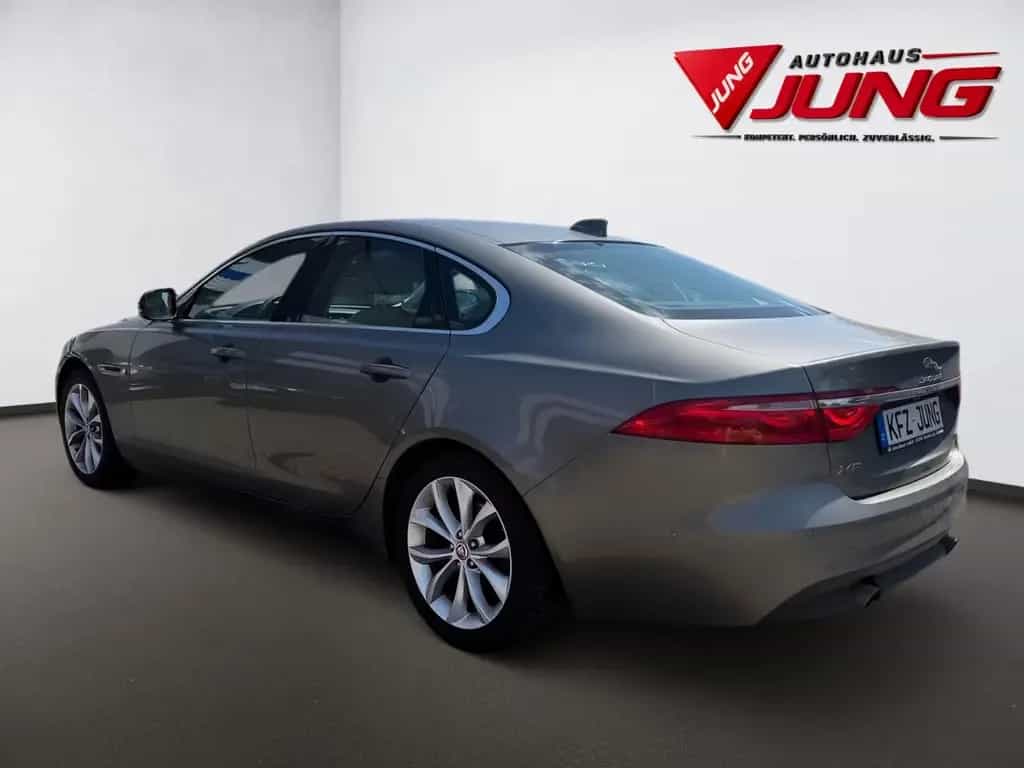 Jaguar XF 20t Portfolio *NAVI*SITZ-HZ.*KAMERA 08/2018-photo-7