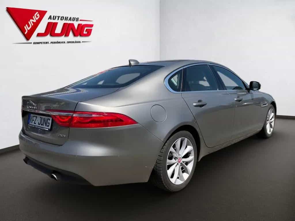 Jaguar XF 20t Portfolio *NAVI*SITZ-HZ.*KAMERA 08/2018-photo-9