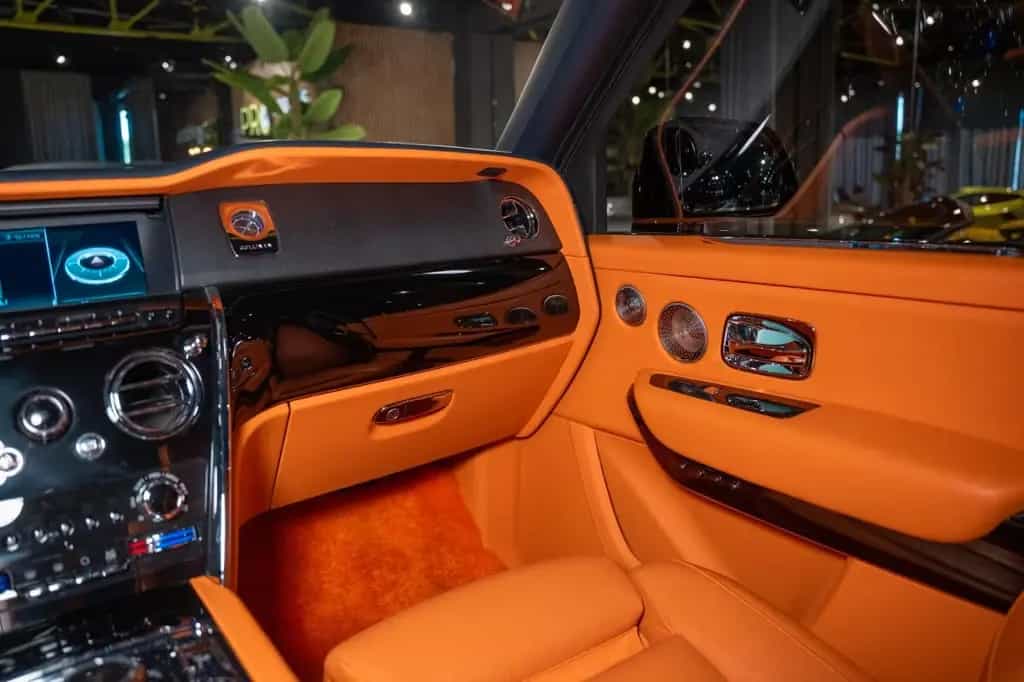Rolls-Royce Cullinan Black Badge Extra leather|360|Starlight 06/2020-photo-20