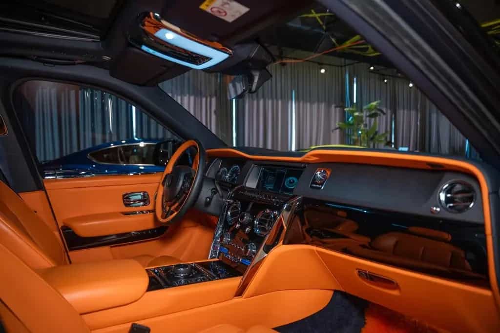 Rolls-Royce Cullinan Black Badge Extra leather|360|Starlight 06/2020-photo-22