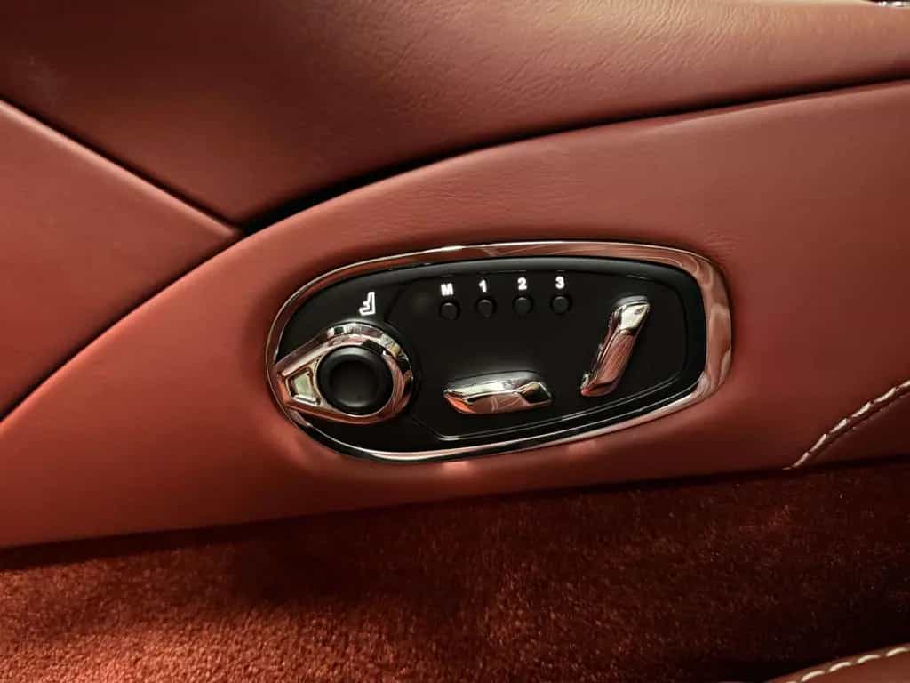 Aston Martin DB11 DB11 V12 Coupe 05/2017-photo-12
